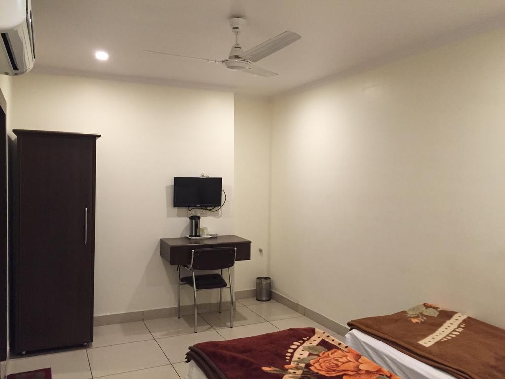 Hotel Surya Haldwāni Quarto foto