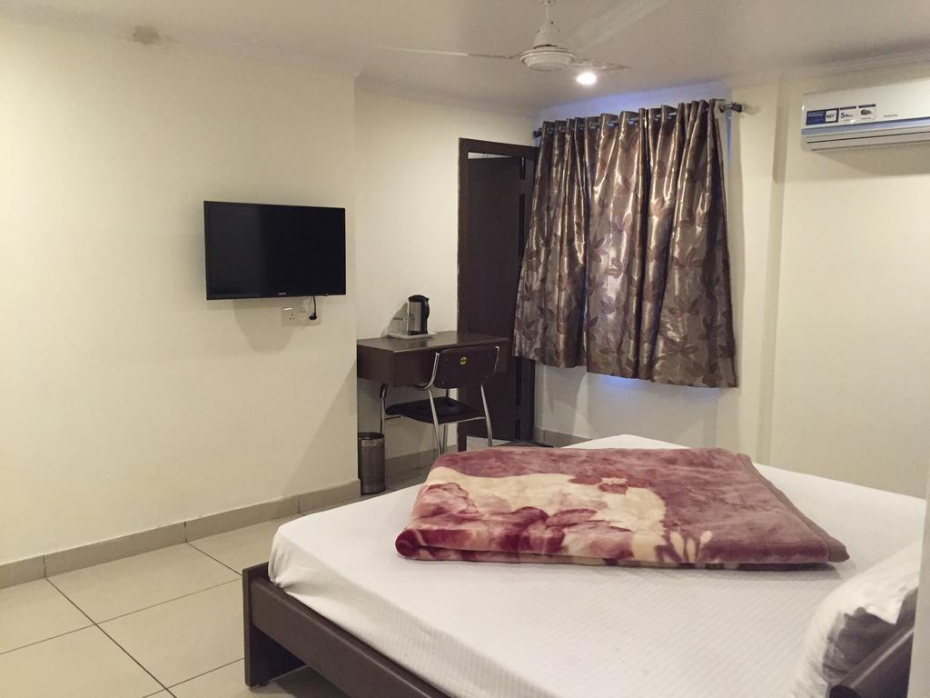 Hotel Surya Haldwāni Quarto foto