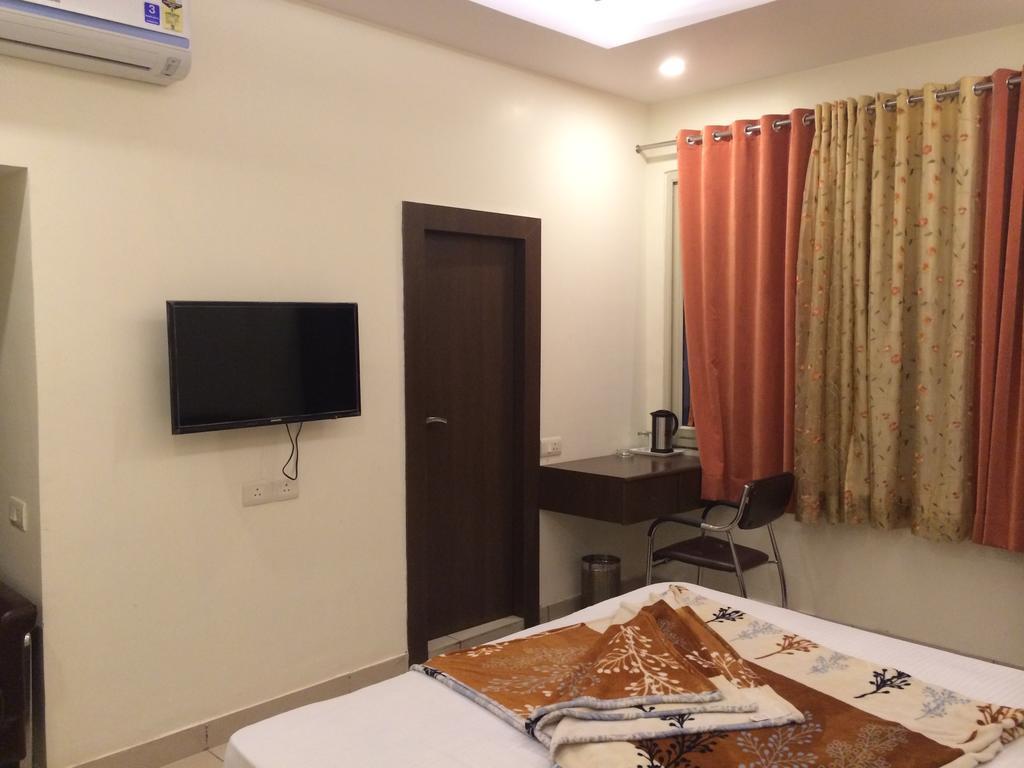 Hotel Surya Haldwāni Quarto foto